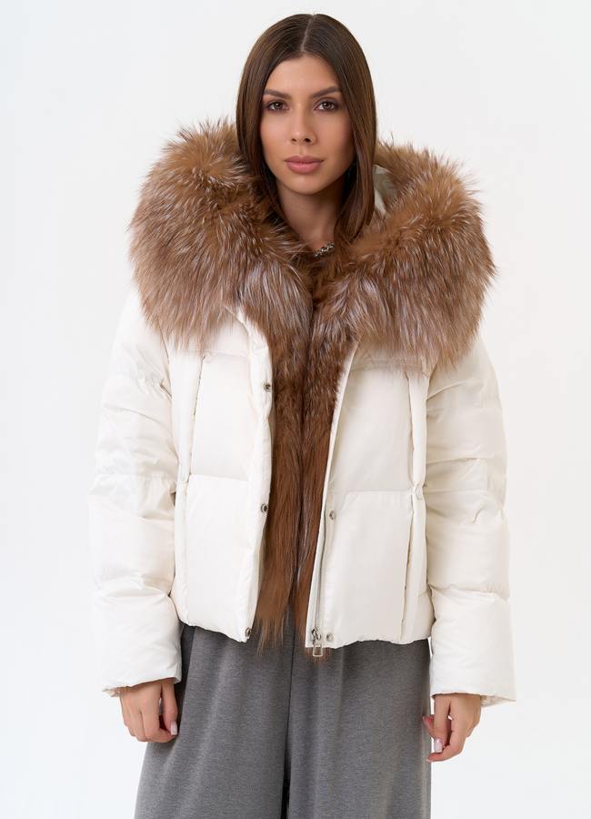 Женский пуховик с капюшоном из меха блюфрост модель № 31429 меха малина