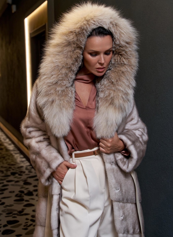 Женская норковая шуба с капюшоном из рыси