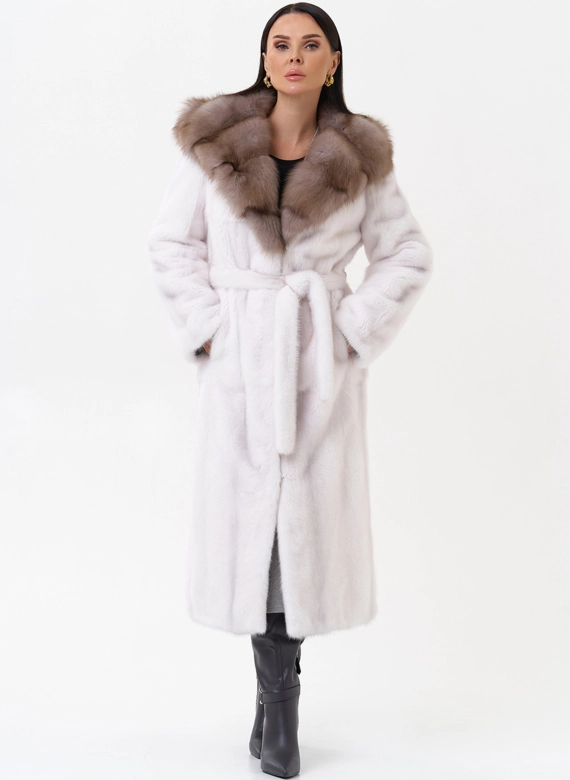 Белая шуба из норки с куницей