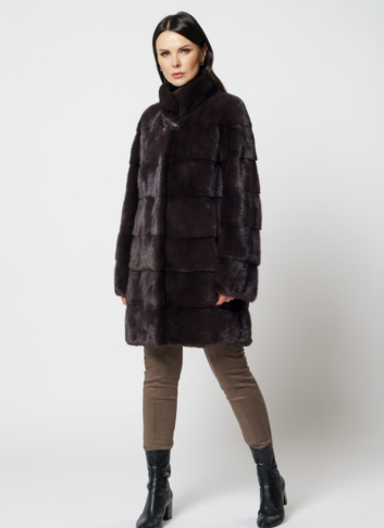 Норковая шуба с воротником стойкой коричневого цвета Норковая шуба с воротником стойкой коричневого цвета