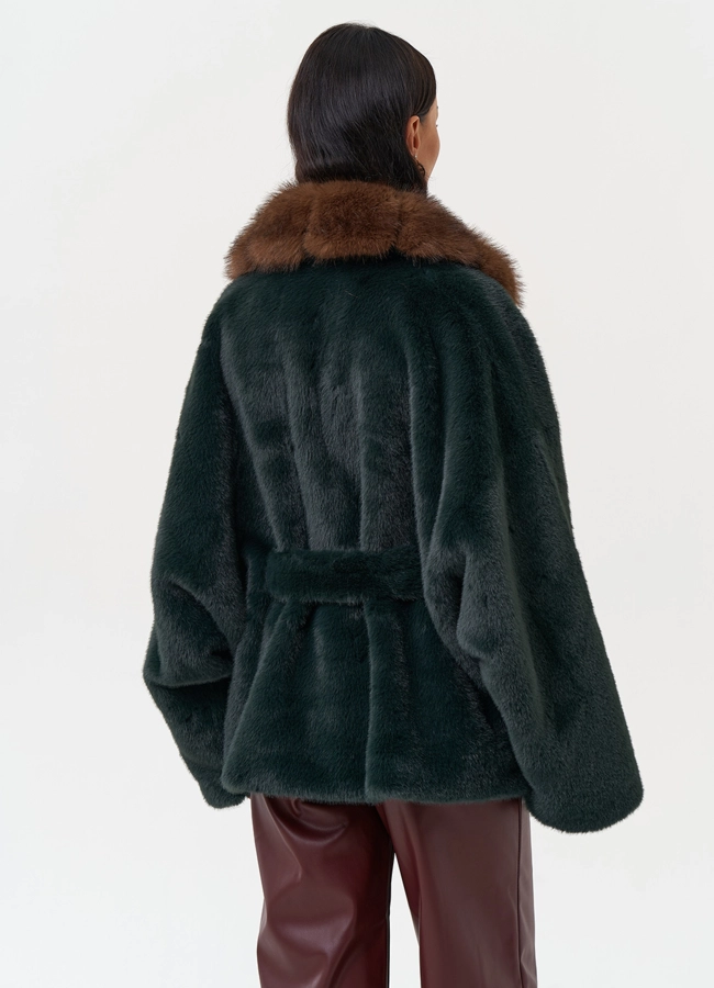 фото Женская куртка из эко меха с поясом модель № 31249