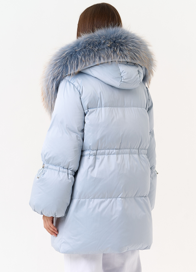 фото Женский пуховик голубого цвета с капюшоном из меха лисы модель № 31701