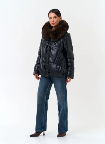 Женский пуховик из эко кожи с капюшоном фото