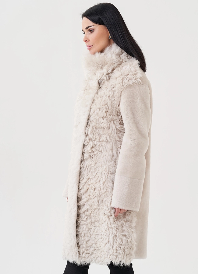 Женская дубленка бежевого цвета  модель № 23911 универмаг малина