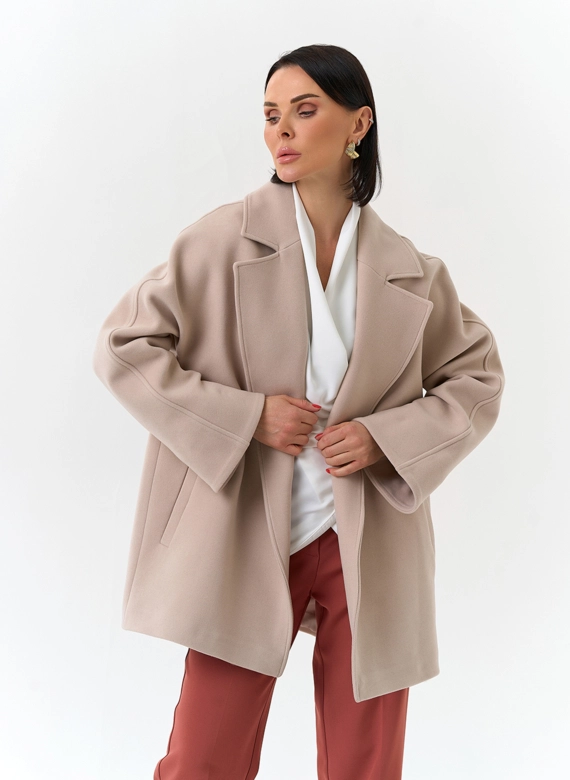 Женское укороченное пальто с английским воротником