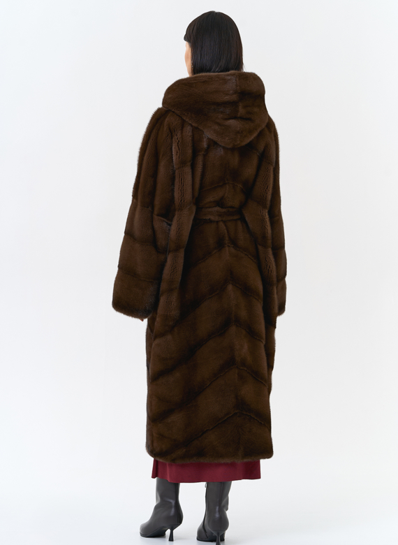 Шуба из меха норки с капюшоном