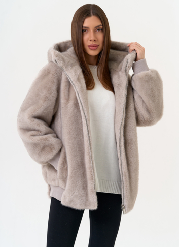 Женская куртка из эко меха с капюшоном