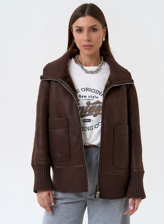 Женский двухсторонний бомбер из эко замши в коричневом цвете