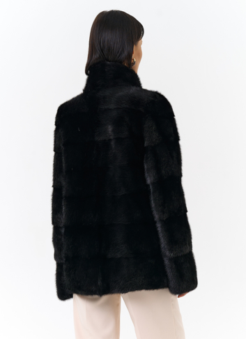 Укороченная норковая шуба с воротником стойкой черного цвета Укороченная норковая шуба с воротником стойкой черного цвета