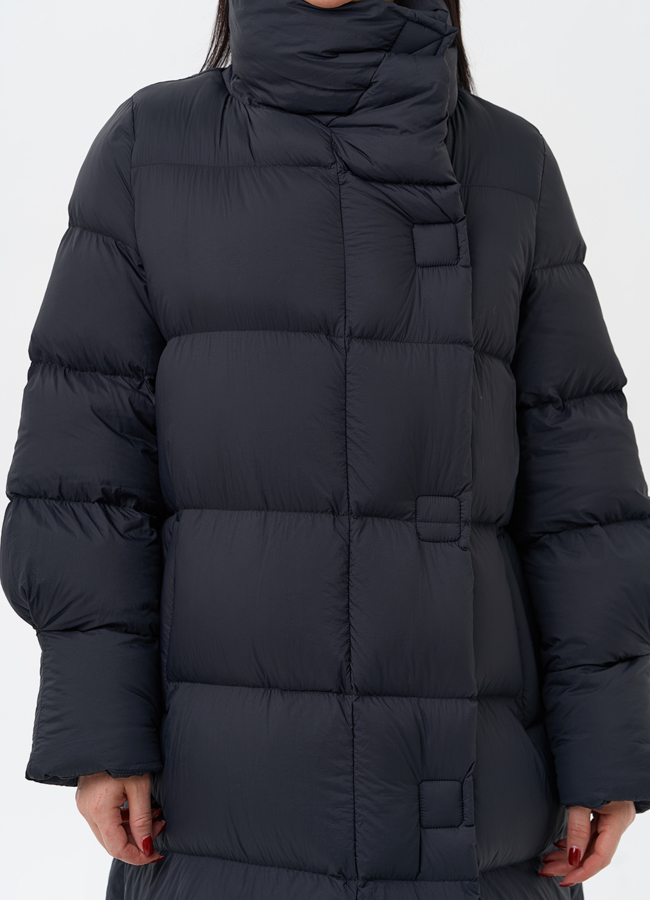 Женский пуховик черного цвета  модель № 28974 универмаг малина